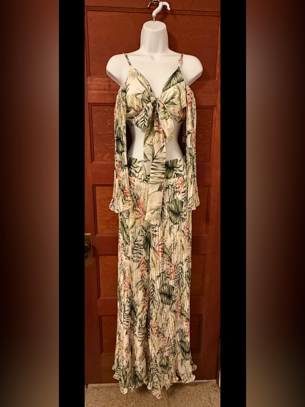 L'ATISTE Cream Tropical Leaf Pleated Pants and Top with Coral Accents